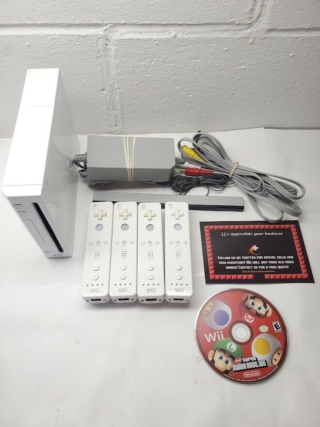 Nintendo Wii Gamecube Compatible Console With New Super Mario Bros & 4 OEM Wii Remotes