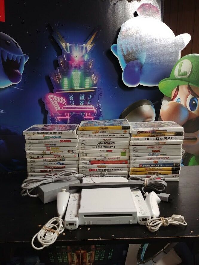 White Nintendo Wii Gamecube Compatible Console with 2 sets of Remotes & 3 Random games