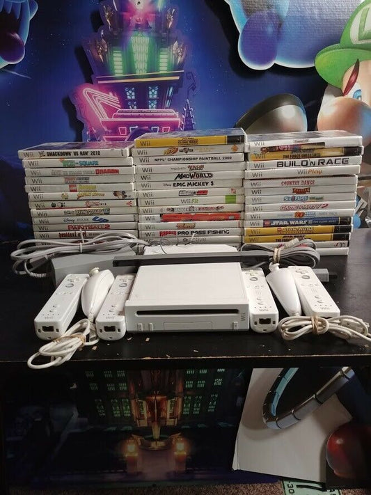 White Nintendo Wii Gamecube Compatible Console W/ 4 Remotes, 2 nunchucks & 3 Random games